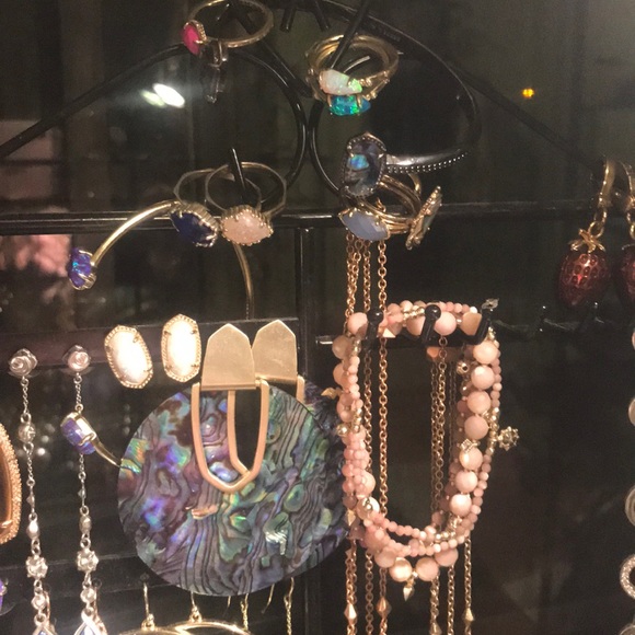 HUGE Kendra Scott Sale!! Many NWT Items - Picture 2 of 9